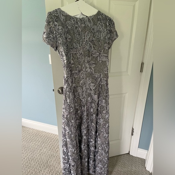 Alex Evening Silver lace with floral pattern floor length gown - Picture 2 of 4